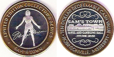 Marilyn Monroe Standing Arms Open Strike (STrvms-009)